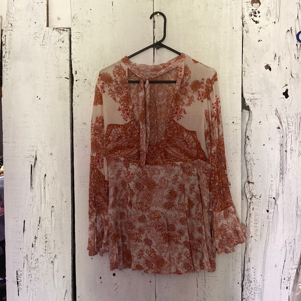 Cute flowy top !